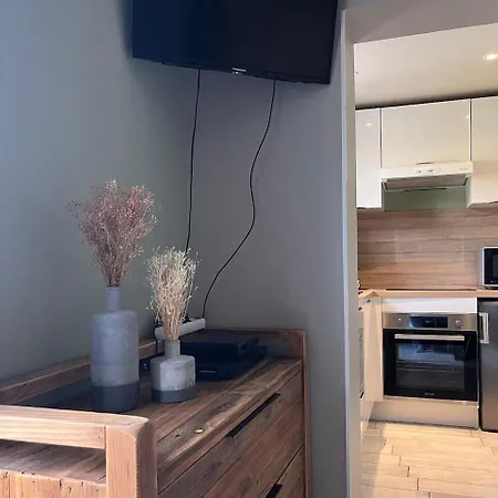 Au Pied Des Vignes Daire *